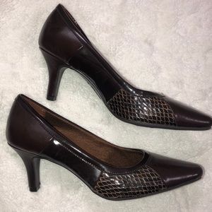 NWOT Life Stride 7.5 Pointed Heel Pumps. Comfy!!!